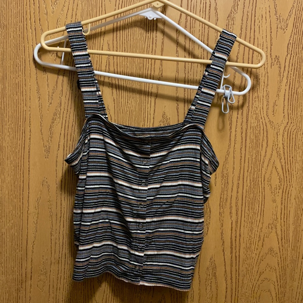 7 Size Large Tank Tops from American Eagle, Zara and Shein